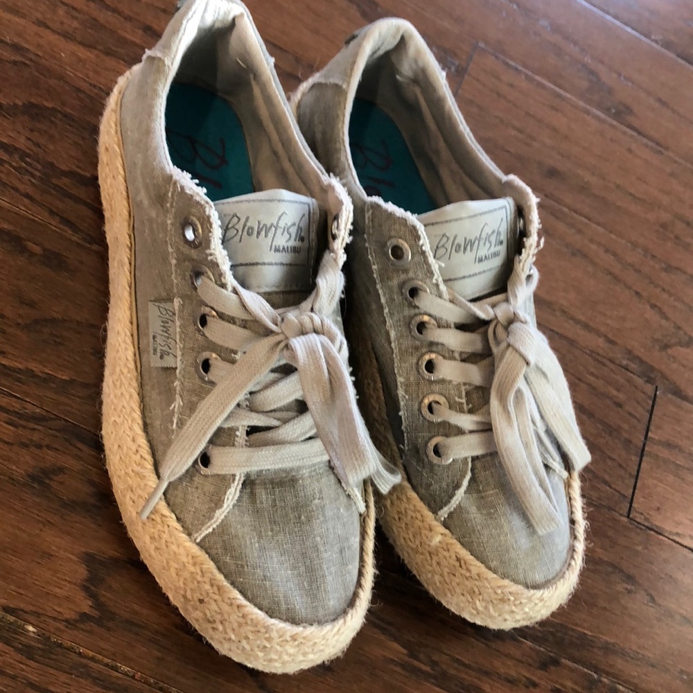 Women’s size 8 Casual Sneakers